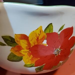 Pioneer Woman Poinsettia serving bowl set